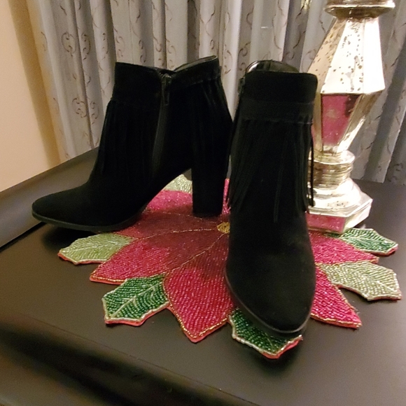 Nine West Black Suede Fringe Bootie sz 6.5 - Picture 1 of 6